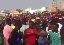 Tensions à Cayar: Plusieurs pirogues remplies de jeunes Guet-Ndariens convergent vers ce village de pêcheurs Tensions à Cayar: Plusieurs pirogues remplies de jeunes Guet-Ndariens convergent vers ce village de pêcheurs
