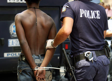 Un immigré sénégalais pète les pombs: « J’en ai marre de la France… Je veux partir,
