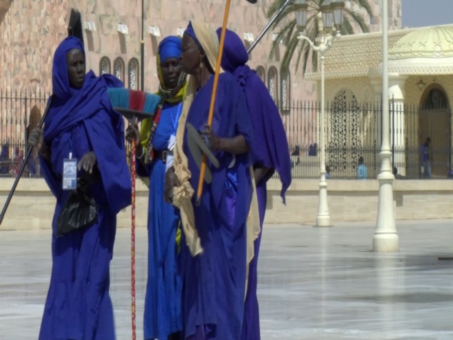 Grande Mosquée de Touba : Zoom sur les femmes nettoyeuses du dahira " Asbaboul Dianati" Grande Mosquée de Touba : Zoom sur les femmes nettoyeuses du dahira " Asbaboul Dianati"