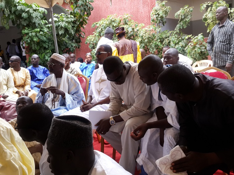 Images du baptéme de Seydina Mouhamed Diouf fils du chanteur Pape Diouf. Regardez