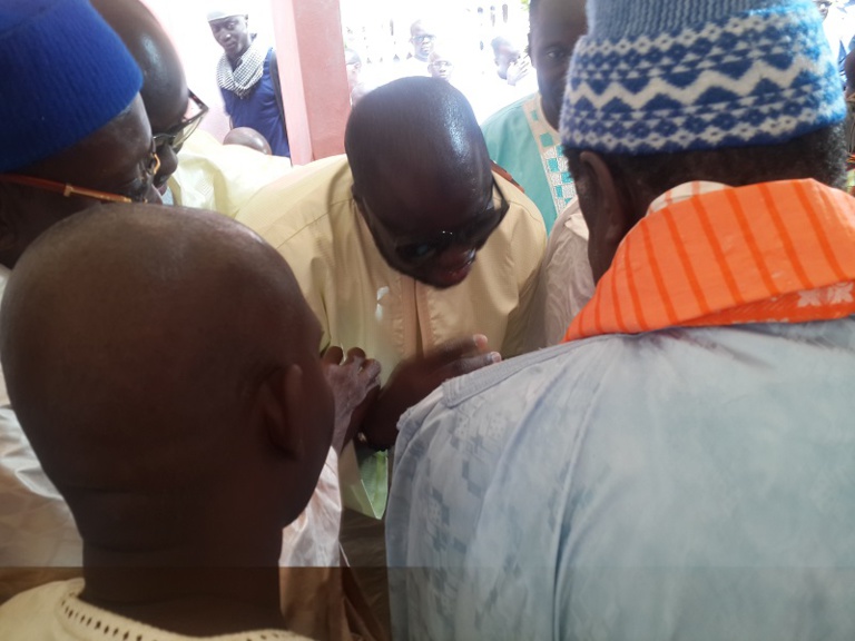 Daouda Mbow fait son "ziar" à Mame Cheikh Anta Mbacké