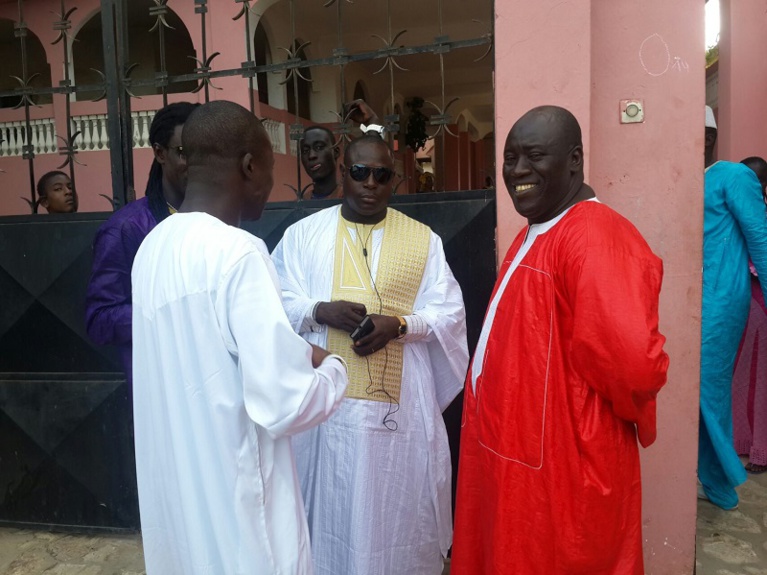 Aprés le "toudou", Bébé Basse reçoit ses amis. Regardez Aprés le "toudou", Bébé Basse reçoit ses amis. Regardez