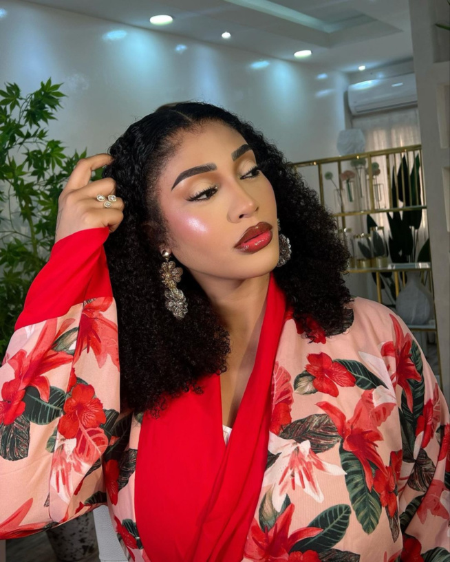 Adja Diallo : Beauté frappante pour followers bluffés Adja Diallo : Beauté frappante pour followers bluffés