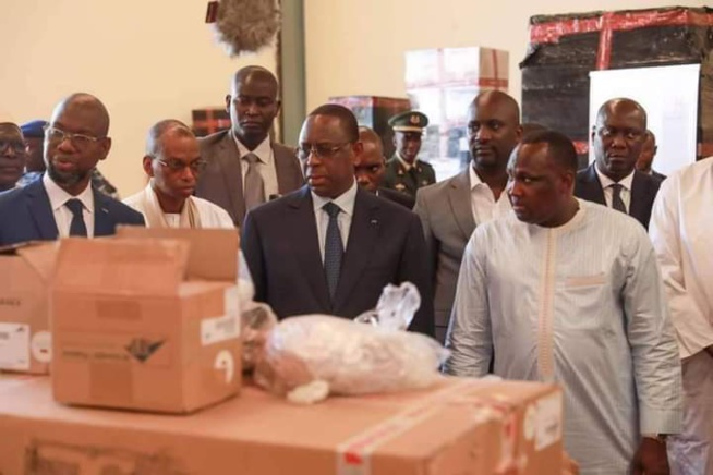 Le Président Macky Sall renforce le secteur de la recherche au Sénégal, avec la réception de matériel scientifique à l'UCAD Le Président Macky Sall renforce le secteur de la recherche au Sénégal, avec la réception de matériel scientifique à l'UCAD
