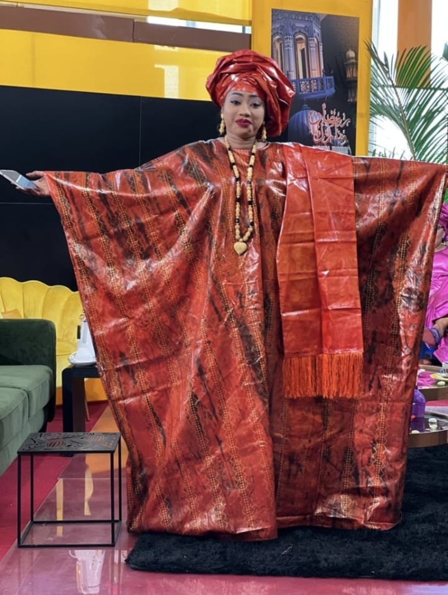 Quand le style et la classe répondent aux exigences de la belle et charmante Yakham Thiam de la RTS2.