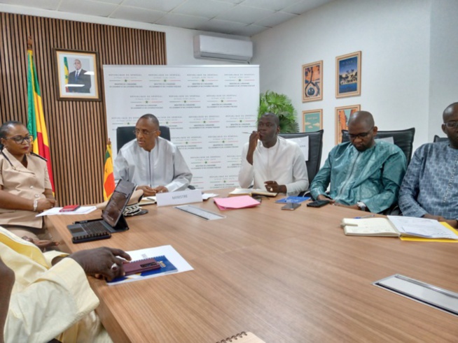 Pôle Urbain de Daga Kholpa: Abdoulaye Saydou Sow, Ministre de l’Urbanisme a présidé la réunion de suivi de la mise en œuvre Pôle Urbain de Daga Kholpa: Abdoulaye Saydou Sow, Ministre de l’Urbanisme a présidé la réunion de suivi de la mise en œuvre