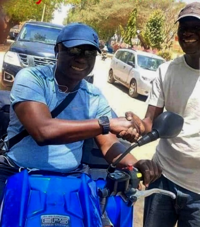 Idrissa Seck presque déguisé, à moto : L’image qui confirme sa visite chez Ousmane Sonko Idrissa Seck presque déguisé, à moto : L’image qui confirme sa visite chez Ousmane Sonko