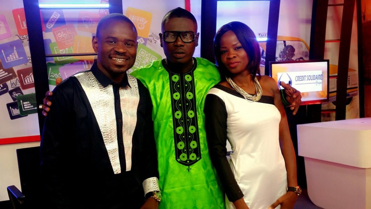 Toute l'équipe de "Yewouleen" de la TFM au couleur de la marque SOLMA du rappeur N Jah Toute l'équipe de "Yewouleen" de la TFM au couleur de la marque SOLMA du rappeur N Jah