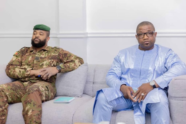 Macky SALL a dépêché auprès de son frère une importante délégation pour LA FRATERNITÉ SÉNÉGALO-MALIENNE Macky SALL a dépêché auprès de son frère une importante délégation pour LA FRATERNITÉ SÉNÉGALO-MALIENNE