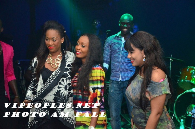 "Rakadiou show" Pape Diouf enflamme le Baramundi tous les dimanches.Regardez "Rakadiou show" Pape Diouf enflamme le Baramundi tous les dimanches.Regardez