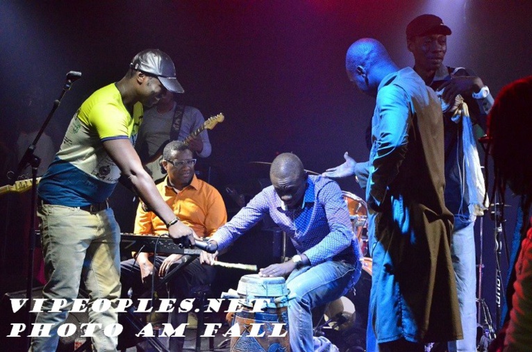 "Rakadiou show" Pape Diouf enflamme le Baramundi tous les dimanches.Regardez