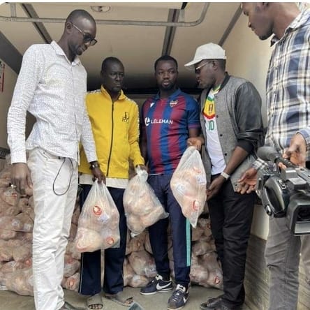 Action sociale : Le Président Lat DIOP offre des kits de poulets pour alléger les charges des populations de Dakar, Thies et Touba lors de la fête de la Korité Action sociale : Le Président Lat DIOP offre des kits de poulets pour alléger les charges des populations de Dakar, Thies et Touba lors de la fête de la Korité