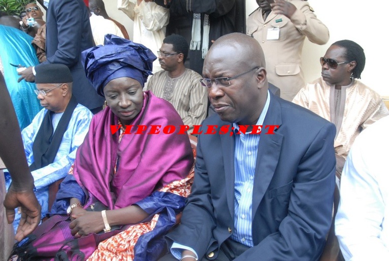 20 Images: Demba Dia a rejoint sa dernière demeure, les cimetières de Yoff aujourd'hui avec un mot: Un homme de Dieu. 20 Images: Demba Dia a rejoint sa dernière demeure, les cimetières de Yoff aujourd'hui avec un mot: Un homme de Dieu.