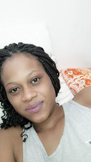 Coumba Ly de la série " bour nguéweul" sans maquillage. Regardez