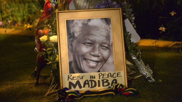 Mandela : Un an après sa mort, un long hommage de bruit et de silence Mandela : Un an après sa mort, un long hommage de bruit et de silence