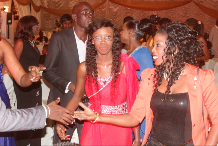 Images- Gala de la Presse le groupe Pape et Cheikh fait danser les journalistes Images- Gala de la Presse le groupe Pape et Cheikh fait danser les journalistes