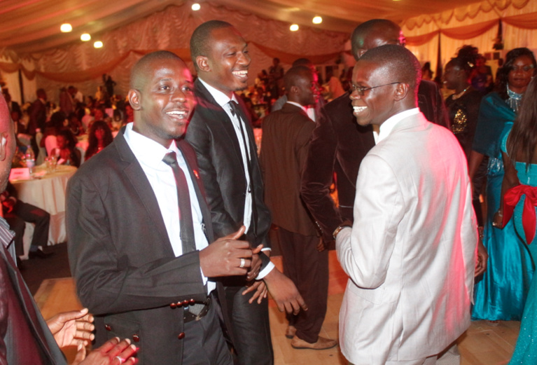 Images- Gala de la Presse le groupe Pape et Cheikh fait danser les journalistes Images- Gala de la Presse le groupe Pape et Cheikh fait danser les journalistes