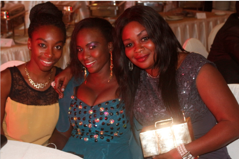 Images- Gala de la Presse le groupe Pape et Cheikh fait danser les journalistes Images- Gala de la Presse le groupe Pape et Cheikh fait danser les journalistes