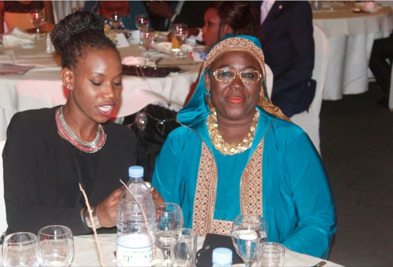 Images- Gala de la Presse le groupe Pape et Cheikh fait danser les journalistes Images- Gala de la Presse le groupe Pape et Cheikh fait danser les journalistes