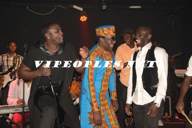12 Photos :"Rakadiou show" avec Pape Diouf : Akon "Tothie na" Baramundi 12 Photos :"Rakadiou show" avec Pape Diouf : Akon "Tothie na" Baramundi