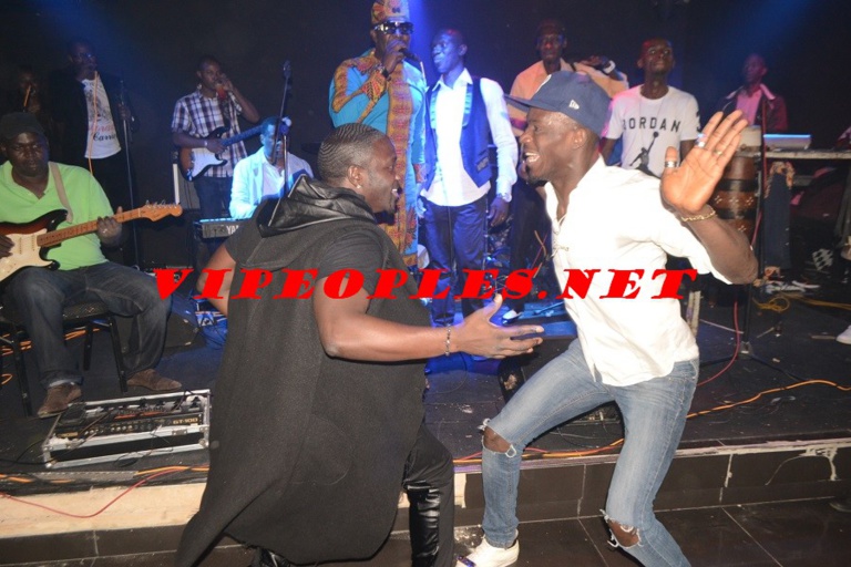 12 Photos :"Rakadiou show" avec Pape Diouf : Akon "Tothie na" Baramundi 12 Photos :"Rakadiou show" avec Pape Diouf : Akon "Tothie na" Baramundi