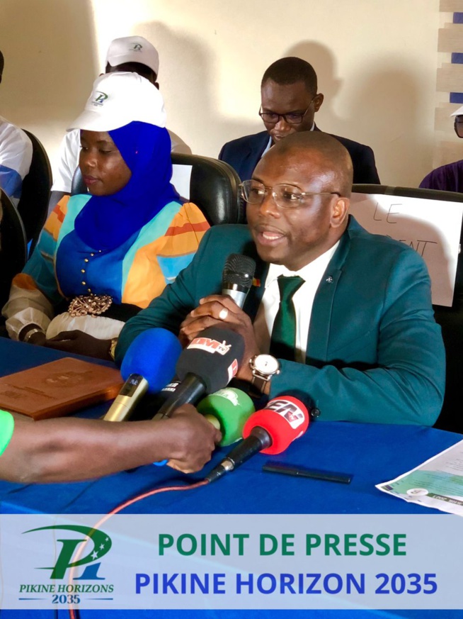 En images forte mobilisation de Cheikh Sène du Mouvement Pikine Horizons 2035 face à la presse. En images forte mobilisation de Cheikh Sène du Mouvement Pikine Horizons 2035 face à la presse.