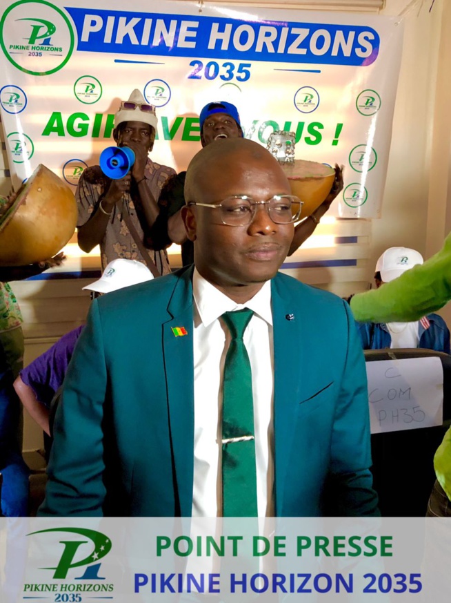 En images forte mobilisation de Cheikh Sène du Mouvement Pikine Horizons 2035 face à la presse. En images forte mobilisation de Cheikh Sène du Mouvement Pikine Horizons 2035 face à la presse.