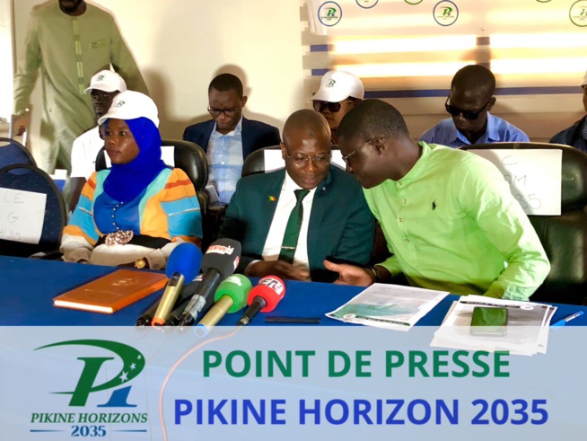 En images forte mobilisation de Cheikh Sène du Mouvement Pikine Horizons 2035 face à la presse. En images forte mobilisation de Cheikh Sène du Mouvement Pikine Horizons 2035 face à la presse.