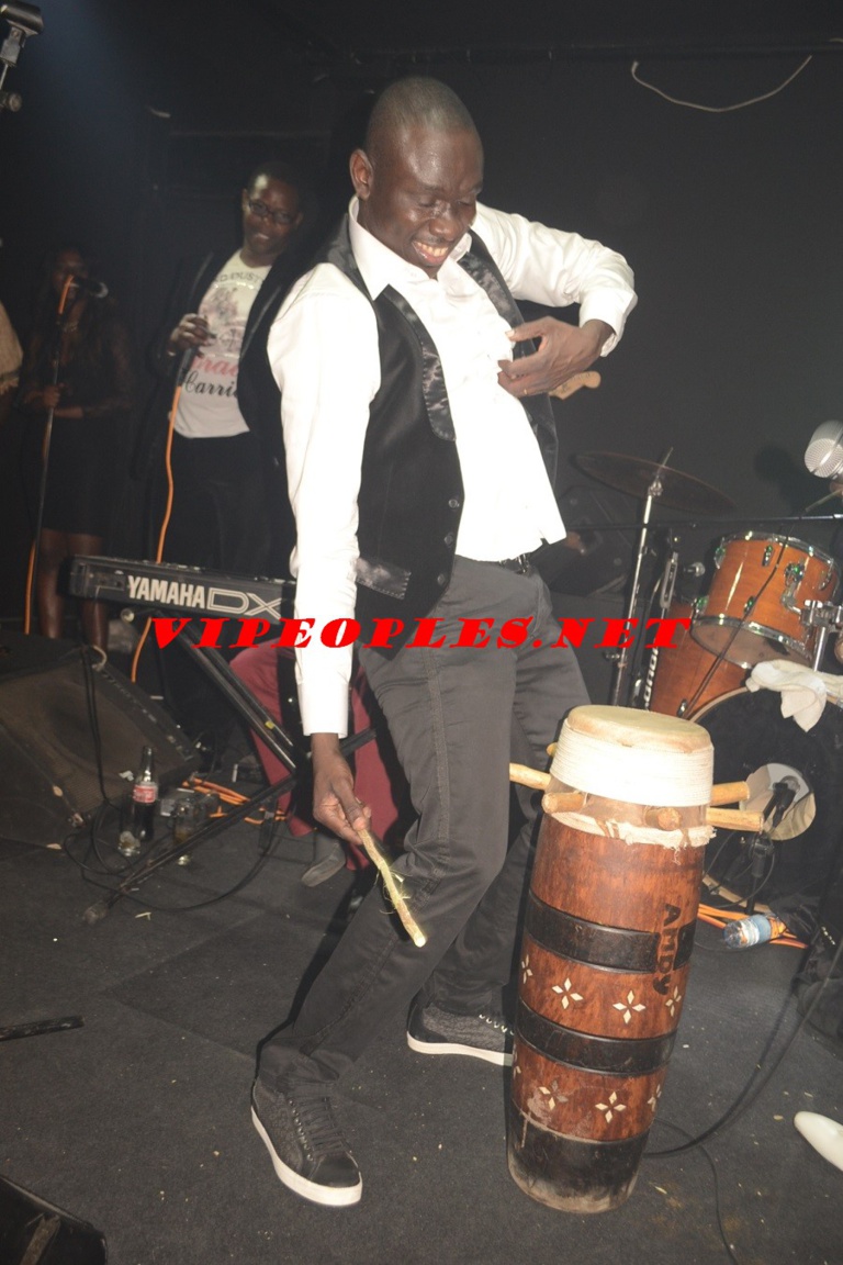 La nouvelle danse de Pape Diouf: "Teuyeukh" La nouvelle danse de Pape Diouf: "Teuyeukh"