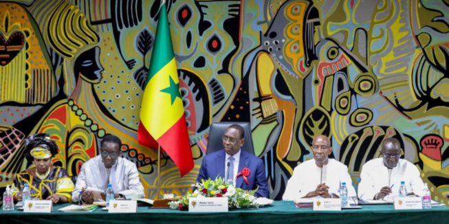 Photos / Fête du Travail du 1er mai : Réception des cahiers de doléances par le président de la République, Macky Sall Photos / Fête du Travail du 1er mai : Réception des cahiers de doléances par le président de la République, Macky Sall