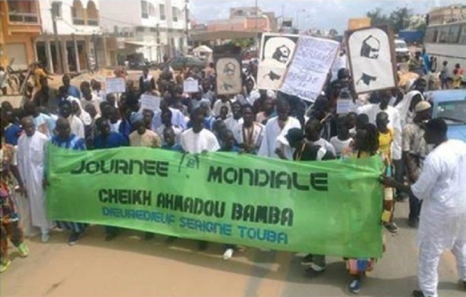 Mont-Rolland : Mourides, Tidjanes, Catholiques marchent pour célébrer Bamba Mont-Rolland : Mourides, Tidjanes, Catholiques marchent pour célébrer Bamba