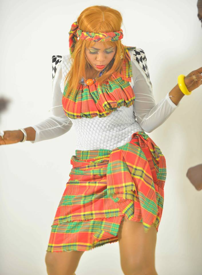Images: Guigui à fond dan sa nouvelle vidéo clip . Images: Guigui à fond dan sa nouvelle vidéo clip .