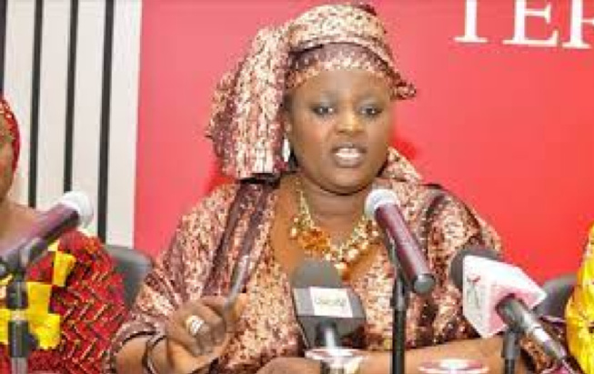 Fronde au sein des femmes APR de Pikine : Des responsables « destituent » la présidente Awa Niang Fronde au sein des femmes APR de Pikine : Des responsables « destituent » la présidente Awa Niang