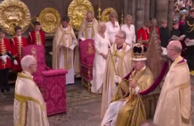 Fin de participation au couronnement du roi Charles III : En route vers le Sénégal, Macky Sall cible d’un Fakenews Fin de participation au couronnement du roi Charles III : En route vers le Sénégal, Macky Sall cible d’un Fakenews