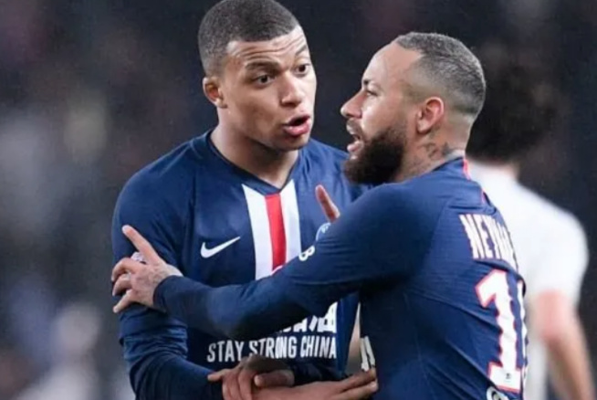 PSG : La décision surprenante de Neymar après l’incident des supporters devant son domicile PSG : La décision surprenante de Neymar après l’incident des supporters devant son domicile