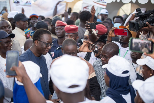 INSERTION SOCIO-ECONOMIQUE ET L’EMPLOI DES JEUNES « XËYU NDAW ÑI » INSERTION SOCIO-ECONOMIQUE ET L’EMPLOI DES JEUNES « XËYU NDAW ÑI »