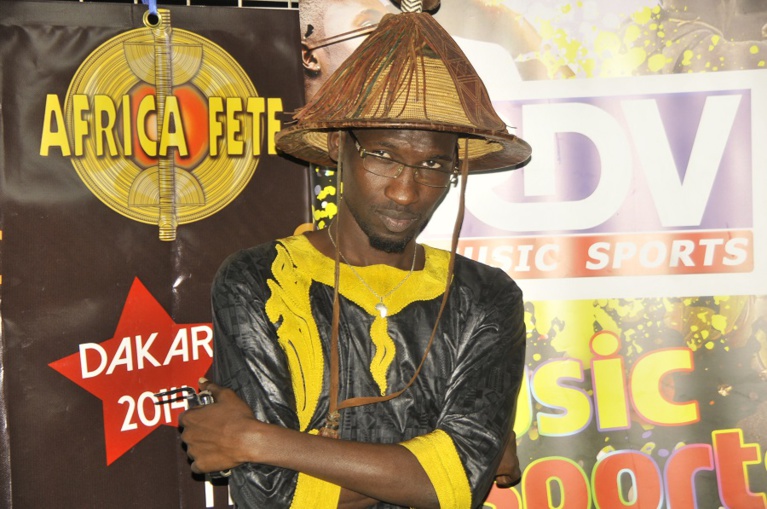 Images: L'artiste Demba Guissé marque ses empreintes au festival d'Africa Fête. Regardez Images: L'artiste Demba Guissé marque ses empreintes au festival d'Africa Fête. Regardez