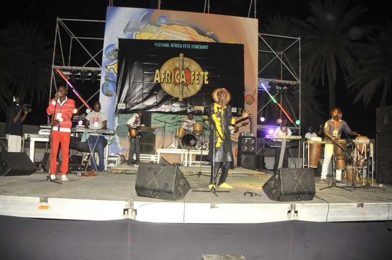 Images: L'artiste Demba Guissé marque ses empreintes au festival d'Africa Fête. Regardez Images: L'artiste Demba Guissé marque ses empreintes au festival d'Africa Fête. Regardez