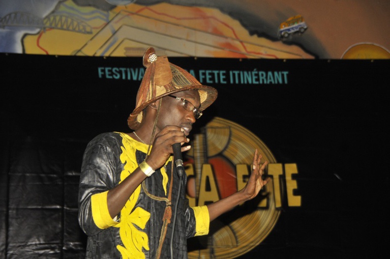 Images: L'artiste Demba Guissé marque ses empreintes au festival d'Africa Fête. Regardez Images: L'artiste Demba Guissé marque ses empreintes au festival d'Africa Fête. Regardez