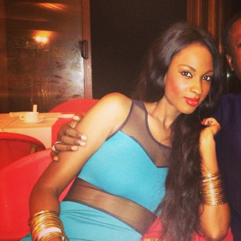 Maty Diouf, la petite fille du président Abdou Diouf met sa beauté en valeur. Regarder