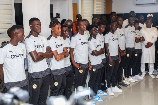 CEREMONIE DE REMISE DU DRAPEAU AUX LIONCEAUX DU FOOTBALL U20 POUR LA COUPE DU MONDE 2023 DE LA CATEGORIE, EN ARGENTINE CEREMONIE DE REMISE DU DRAPEAU AUX LIONCEAUX DU FOOTBALL U20 POUR LA COUPE DU MONDE 2023 DE LA CATEGORIE, EN ARGENTINE