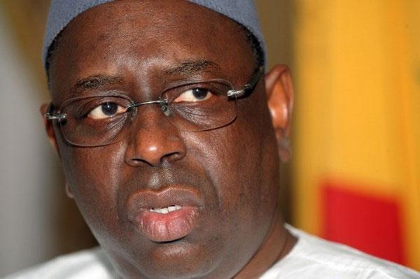 Macky offre 30.000 euros aux dahiras de Madrid: Bonté musulmane ou campagne électorale??? Macky offre 30.000 euros aux dahiras de Madrid: Bonté musulmane ou campagne électorale???
