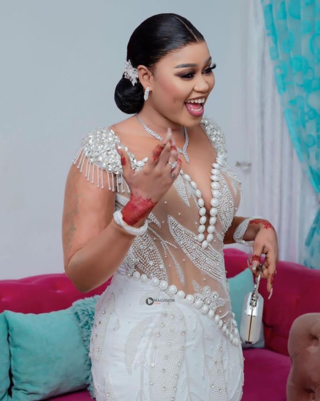 Classe, stylée…Admirez Ndeye Banaya dans sa robe de princesse