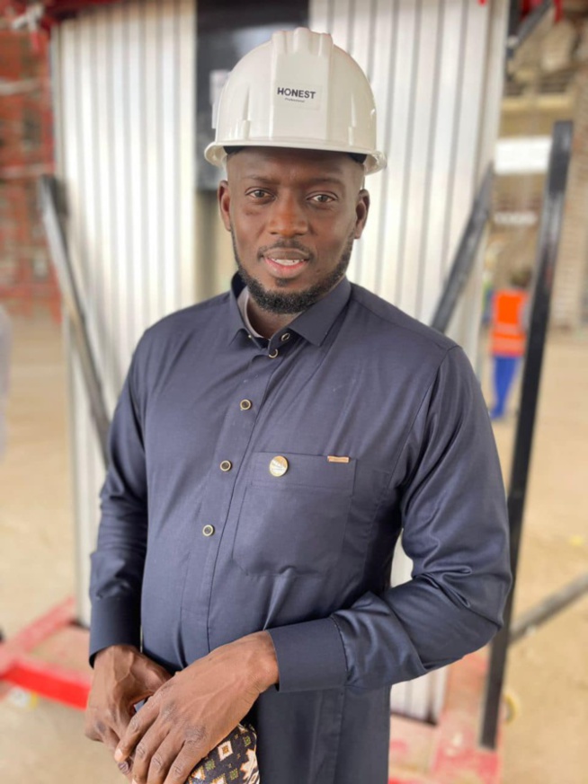 Aziz Ndiaye fait don de 50 000 000 FCfa à la mosquée de Tivaouane, le Khalife général des Tidianes prie pour lui Aziz Ndiaye fait don de 50 000 000 FCfa à la mosquée de Tivaouane, le Khalife général des Tidianes prie pour lui