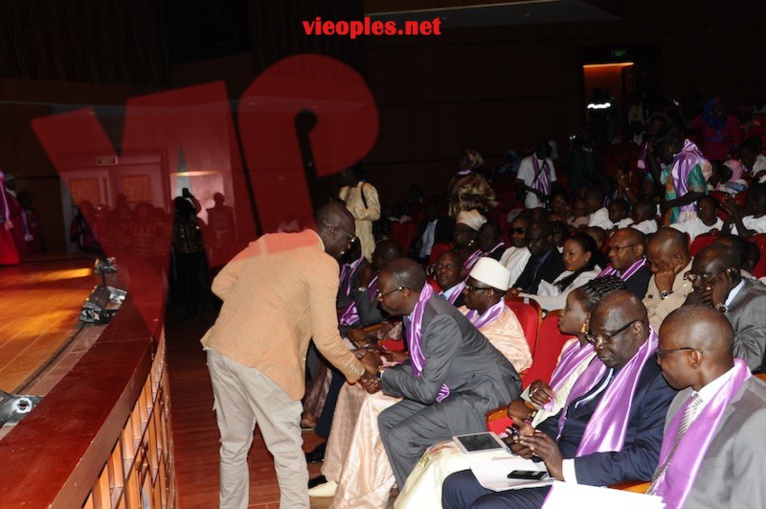 Images: Pape Diouf chauffe le grand théâtre pour les enfants de la case des tous petits