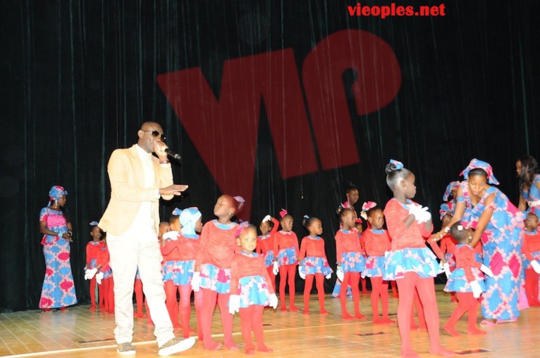 Images: Pape Diouf chauffe le grand théâtre pour les enfants de la case des tous petits Images: Pape Diouf chauffe le grand théâtre pour les enfants de la case des tous petits