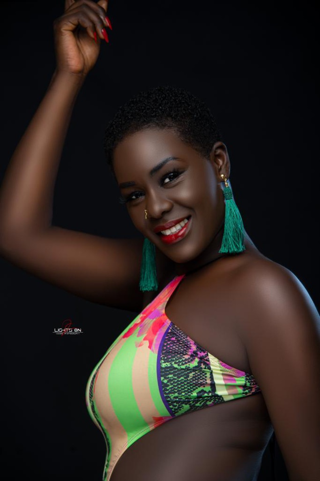 L'artiste Myrma toujours plus sexy avec un look canon et incendiaire. L'artiste Myrma toujours plus sexy avec un look canon et incendiaire.