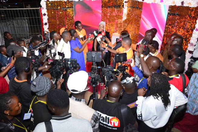 Retour sur scène réussi pour Coumba Gawlo :La diva assure son show, après trois années d’absence Retour sur scène réussi pour Coumba Gawlo :La diva assure son show, après trois années d’absence