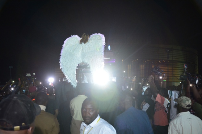 Retour sur scène réussi pour Coumba Gawlo :La diva assure son show, après trois années d’absence Retour sur scène réussi pour Coumba Gawlo :La diva assure son show, après trois années d’absence