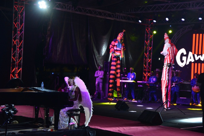 Retour sur scène réussi pour Coumba Gawlo :La diva assure son show, après trois années d’absence Retour sur scène réussi pour Coumba Gawlo :La diva assure son show, après trois années d’absence